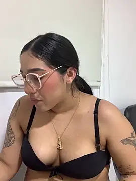 Snapshot of Amandanauty chatting on 12.17.24 Amandanauty online show from 12.17.24