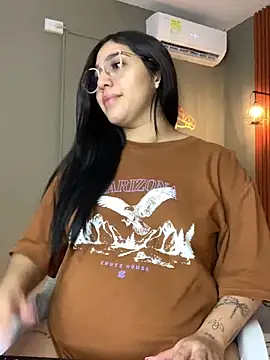 Snapshot of Amandanauty chatting on 12.19.24 Amandanauty online show from 12.19.24