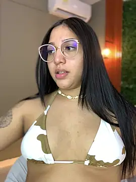 Snapshot of Amandanauty chatting on 12.21.24 Amandanauty online show from 12.21.24