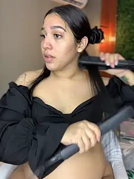 Snapshot of Amandanauty chatting on 12.31.24 Amandanauty online show from 12.31.24