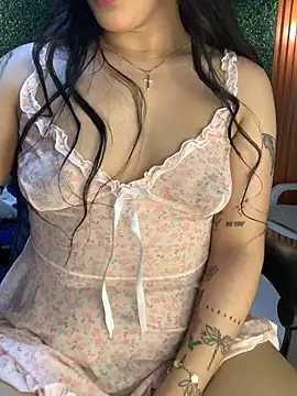 Snapshot of Amandanauty chatting on 10.24.25 Amandanauty online show from 10.24.25