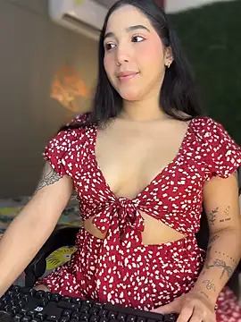 Snapshot of Amandanauty chatting on 11.25.25 Amandanauty online show from 11.25.25