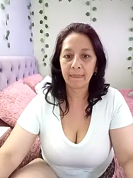 Snapshot of camilalatti chatting on 12.22.24 camilalatti online show from 12.22.24