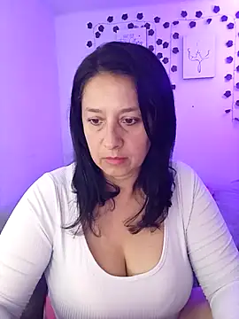 Snapshot of camilalatti chatting on 02.21.25 camilalatti online show from 02.21.25