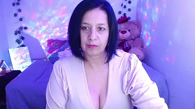 Snapshot of camilalatti chatting on 09.27.25 camilalatti online show from 09.27.25