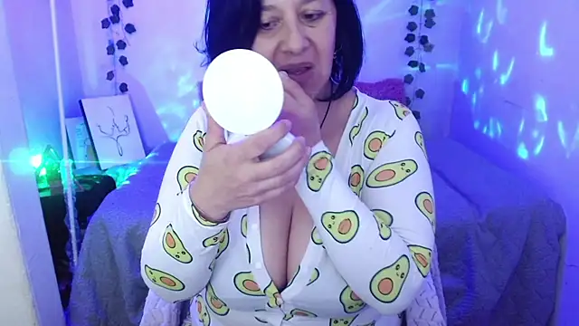 Snapshot of camilalatti chatting on 10.18.25 camilalatti online show from 10.18.25