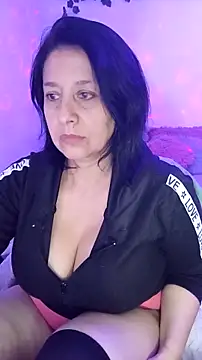 Snapshot of camilalatti chatting on 11.20.25 camilalatti online show from 11.20.25