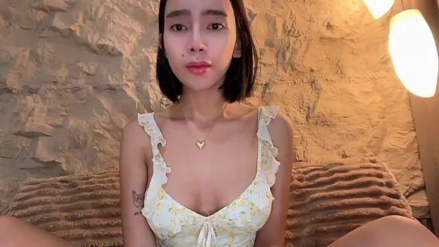Snapshot of GenesisCastillano chatting on 07.19.26 GenesisCastillano online show from 07.19.26