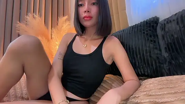 Snapshot of GenesisCastillano chatting on 08.04.26 GenesisCastillano online show from 08.04.26