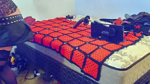 Snapshot of DoMeDoggyDiana chatting on 10.24.25 DoMeDoggyDiana online show from 10.24.25