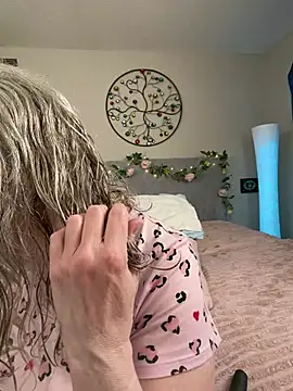 Kaitlyn Winters online show from 02.17.26