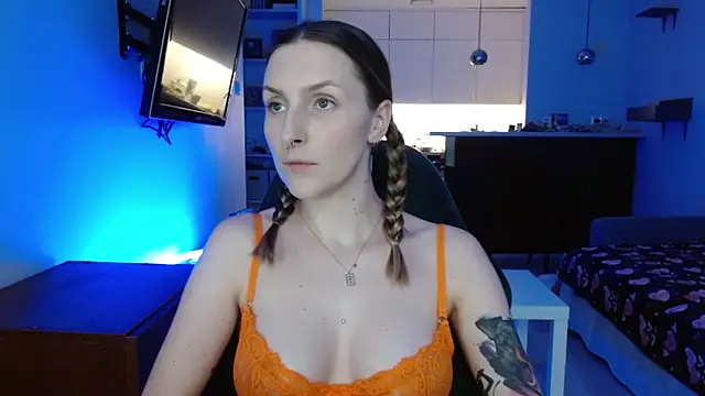 Snapshot of illusorycat chatting on 10.24.25 illusorycat online show from 10.24.25