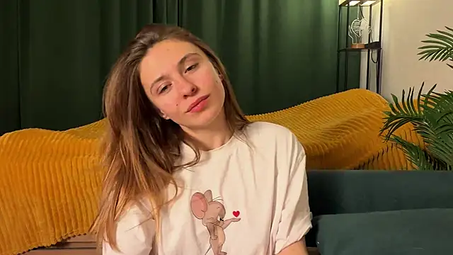 LovelyKatea online show from 04.23.26