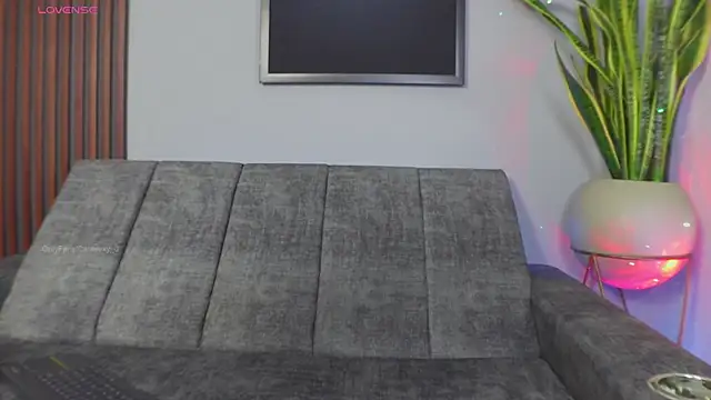 Snapshot of Catalina-sexy chatting on 02.15.25 Catalina-sexy online show from 02.15.25