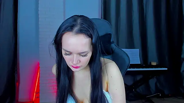 QueenAliss online show from 02.11.25