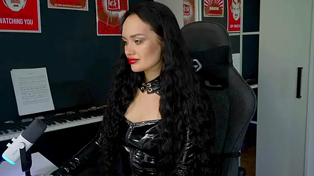 QueenAliss online show from 09.09.25