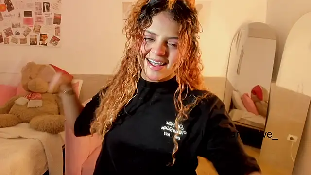 ValienteGirl  online show from 10.05.25