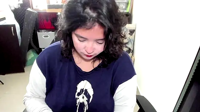 aika-dreams online show from 10.15.25