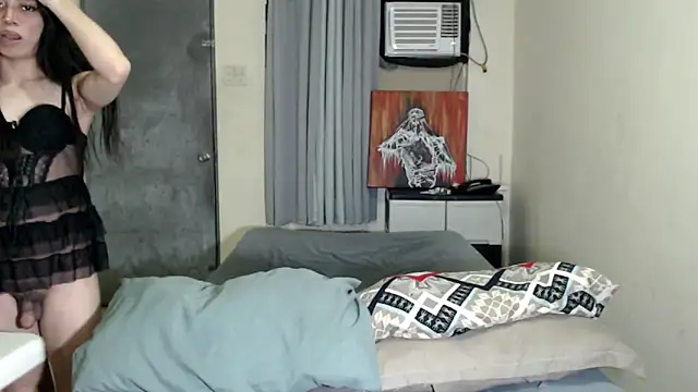 Snapshot of Urworldclasstrans chatting on 10.29.25 Urworldclasstrans online show from 10.29.25