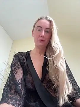 Snapshot of CutieEmy chatting on 04.16.26 CutieEmy online show from 04.16.26