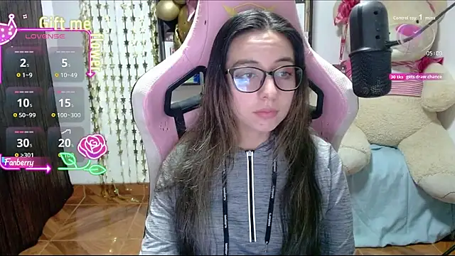 Maggie Fox3 online show from 10.10.25