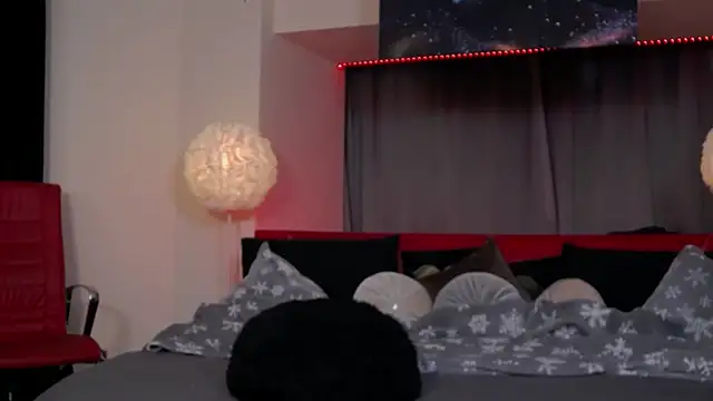 Larissa K online show from 01.22.25