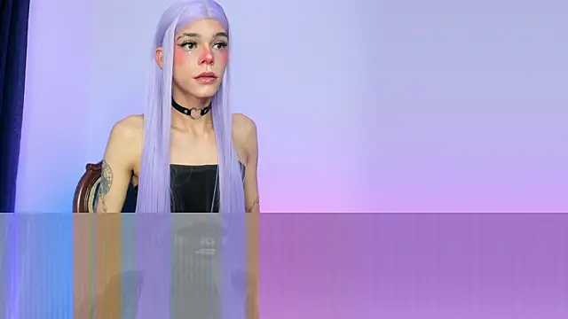 Snapshot of Varya_Ferreira chatting on 10.27.25 Varya Ferreira online show from 10.27.25