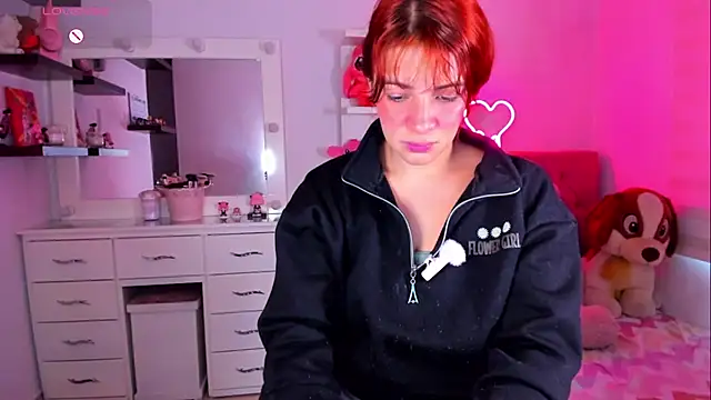 Snapshot of Vannessa__Shy chatting on 05.12.26 Vannessa Shy online show from 05.12.26