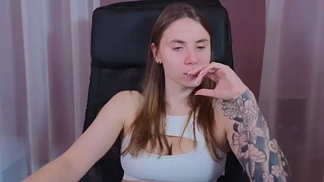  AnnaStark  online show from 01.05.25