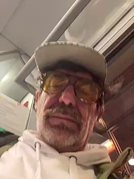 Snapshot of maxximere chatting on 02.23.26 maxximere online show from 02.23.26