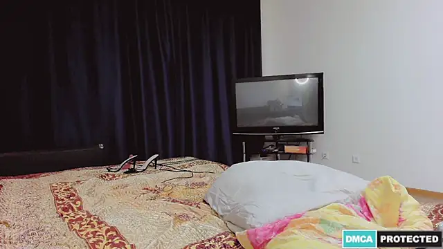 Larisa Sign online show from 10.11.25