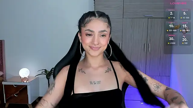 Lizzie corner v online show from 02.03.26