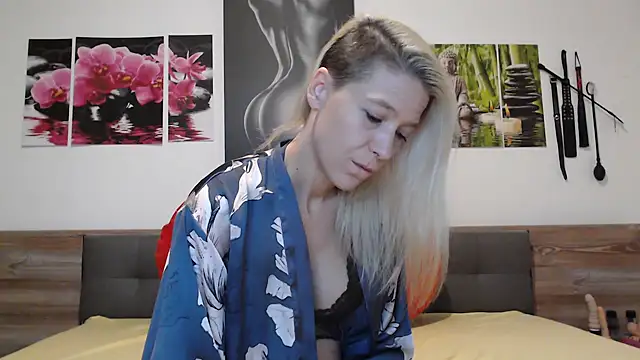 Naschkatze01 online show from 10.28.25