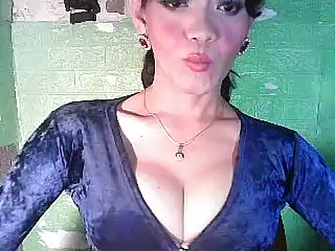 Rosebaumgardner1234 online show from 02.23.25