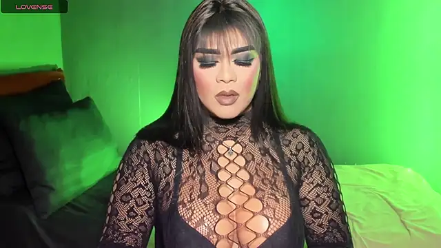 Snapshot of VictoriaEliz chatting on 11.06.25 VictoriaEliz online show from 11.06.25