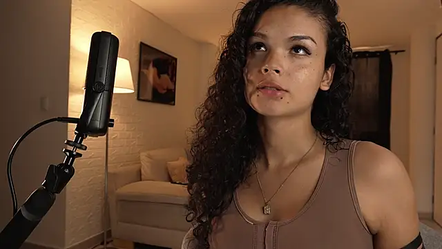 Snapshot of GiaFaaris chatting on 10.24.25 GiaFaaris online show from 10.24.25