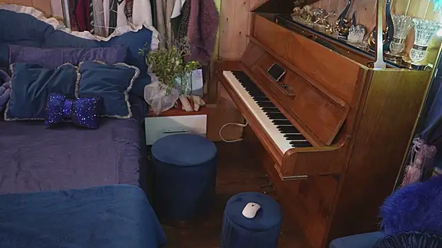 VanessaDoyle online show from 11.04.25