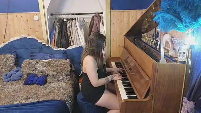 VanessaDoyle online show from 12.02.25