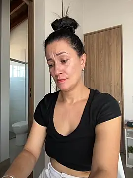 Snapshot of Verito_hot chatting on 10.02.25 Verito hot online show from 10.02.25