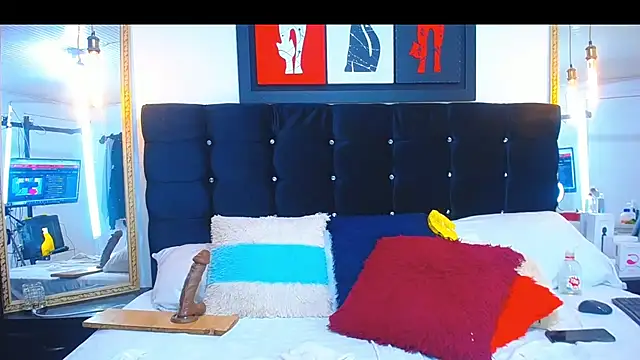 Snapshot of candela_lan chatting on 12.18.24 candela lan online show from 12.18.24