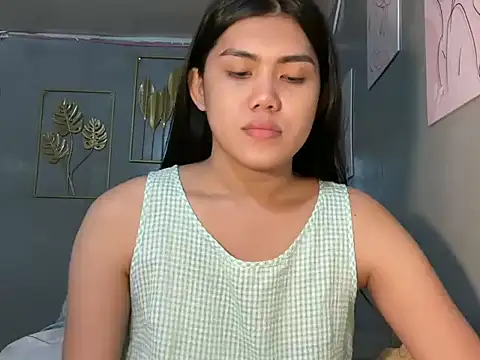 Delicate Savannah online show from 10.02.25