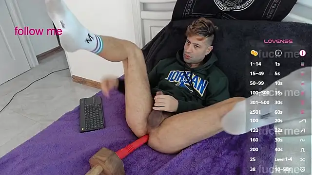 Snapshot of madmaxxx1989 chatting on 01.10.25 madmaxxx1989 online show from 01.10.25