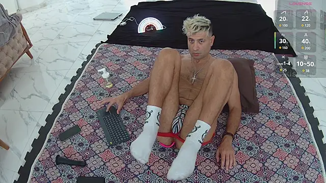 Snapshot of madmaxxx1989 chatting on 10.01.25 madmaxxx1989 online show from 10.01.25