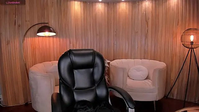 Snapshot of LexieWayne chatting on 12.18.24 LexieWayne online show from 12.18.24