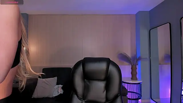 Snapshot of LexieWayne chatting on 09.11.25 LexieWayne online show from 09.11.25