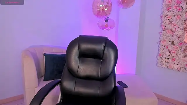 Snapshot of LexieWayne chatting on 09.29.25 LexieWayne online show from 09.29.25