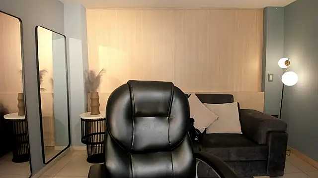 Snapshot of LexieWayne chatting on 12.19.25 LexieWayne online show from 12.19.25