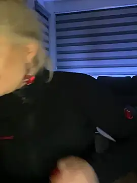 Snapshot of JennaLinn chatting on 01.27.25 JennaLinn online show from 01.27.25