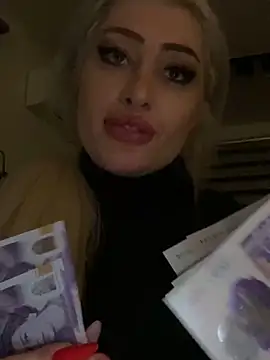 Snapshot of JennaLinn chatting on 02.24.25 JennaLinn online show from 02.24.25