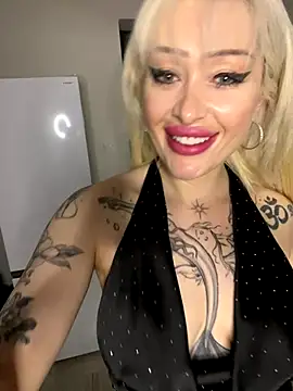 Snapshot of JennaLinn chatting on 10.12.25 JennaLinn online show from 10.12.25